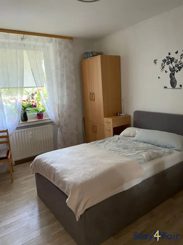 bedroom in apartment within walking distance to Hannover Messe Nord