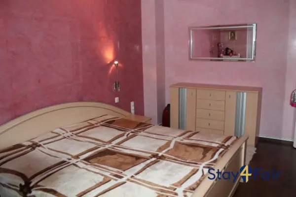 bedroom in apartment within walking distance to Hannover Messe Nord