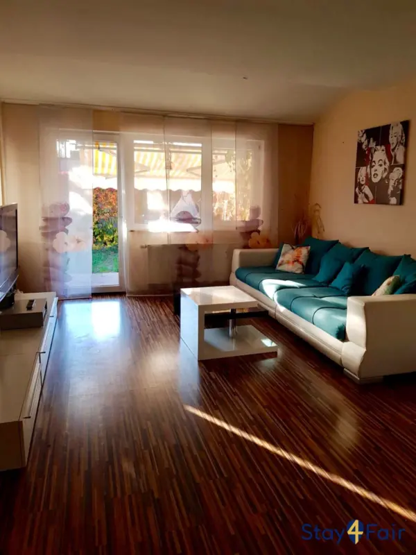 living room apartment near Hannover Messe walking distance