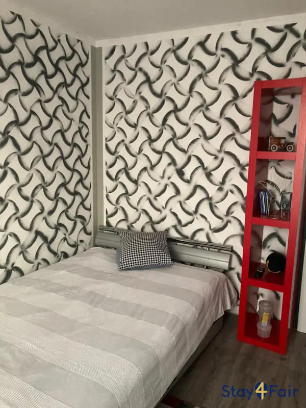 bedroom in apartment with direct tram connection to Hannover Messe Ost