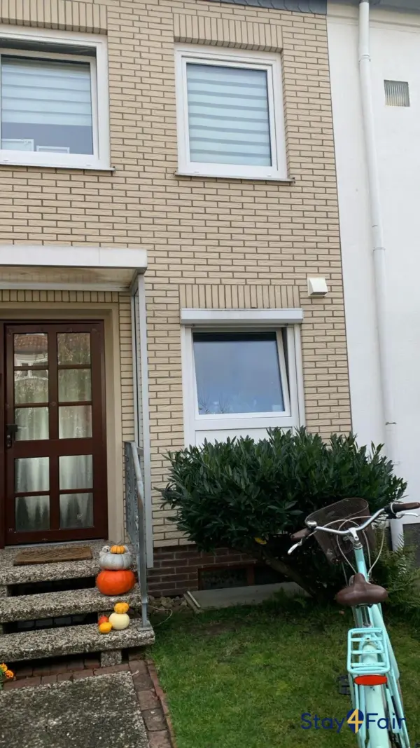 spacious living room in apartment in private house near Hannover exhibition center