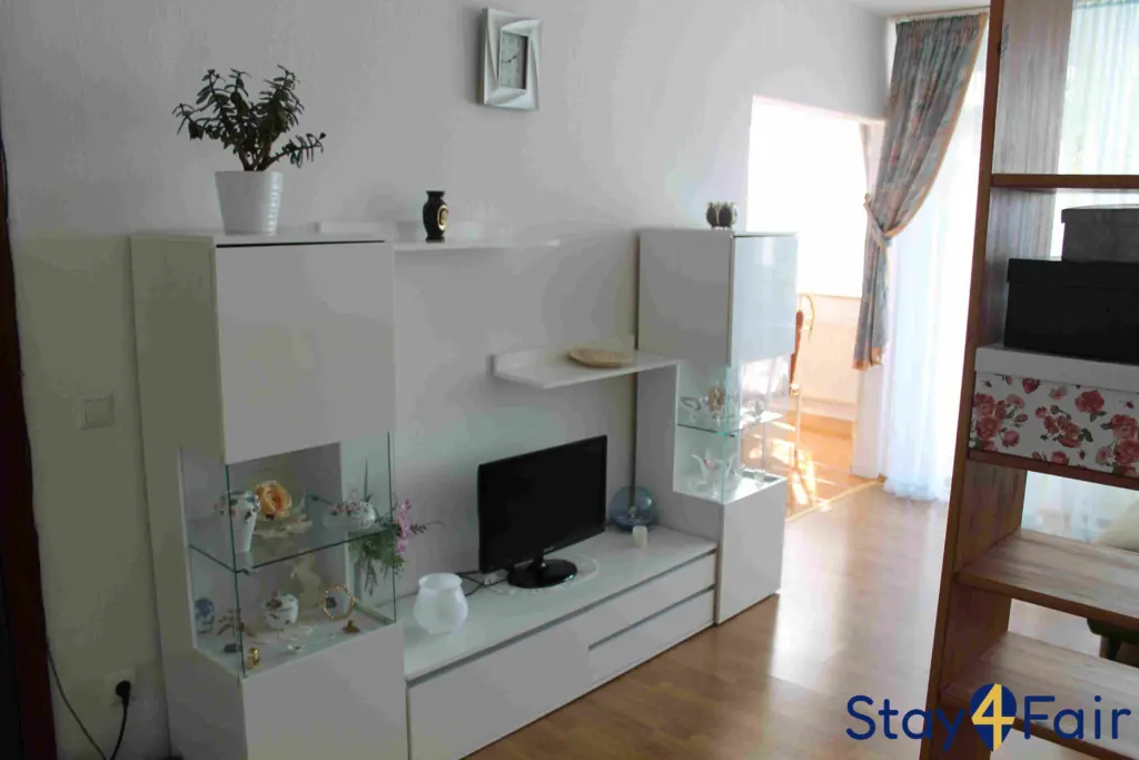 living room in 2 room apartment Laatzen near Hannover Messe Süd