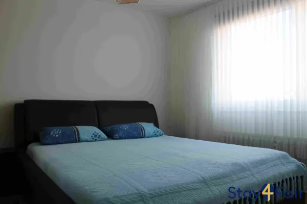 bedroom in apartment within walking distance to Hannover Messe Süd