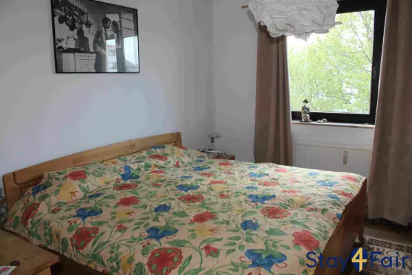 bedroom in apartment close to Hannover exhibition center Laatzen