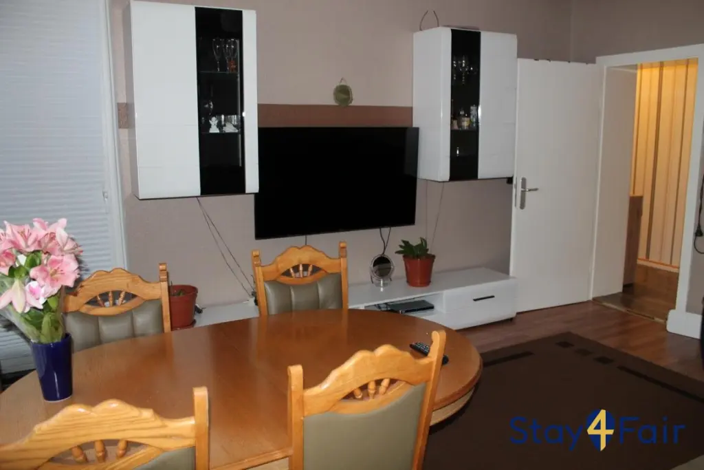 apartment near supermarket and local shops close to Hannover fairground