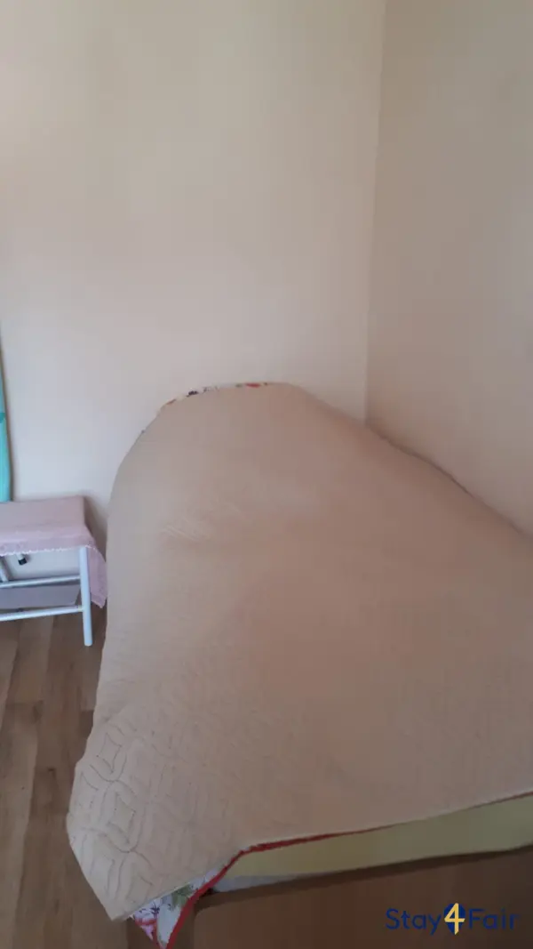 bedroom in 2 room apartment near Hannover Messe