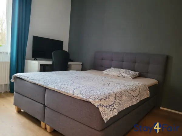 bedroom with double bed in apartment near Hannover exhibition center