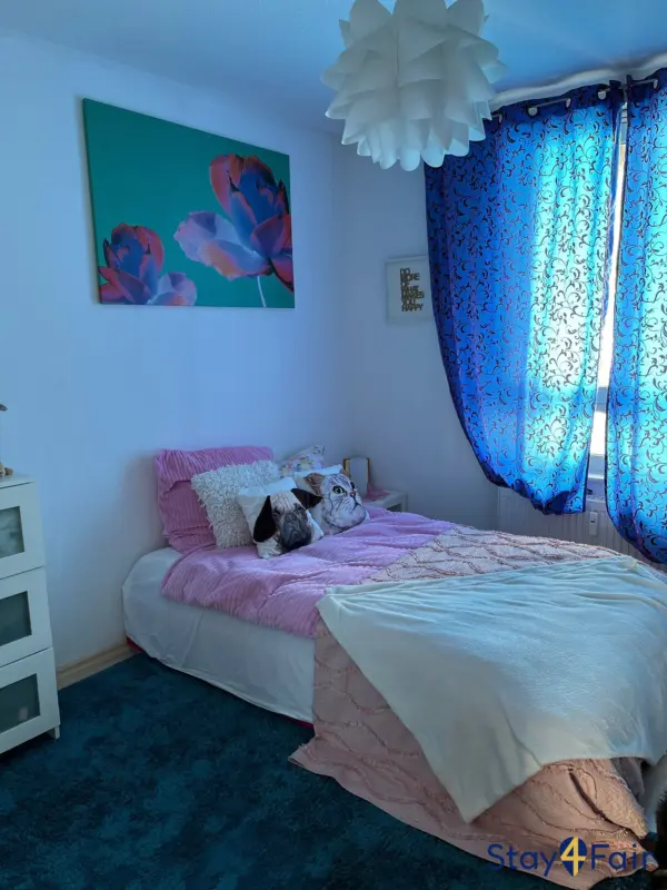 bedroom with 1.2 meter bed near Hannover exhibition center