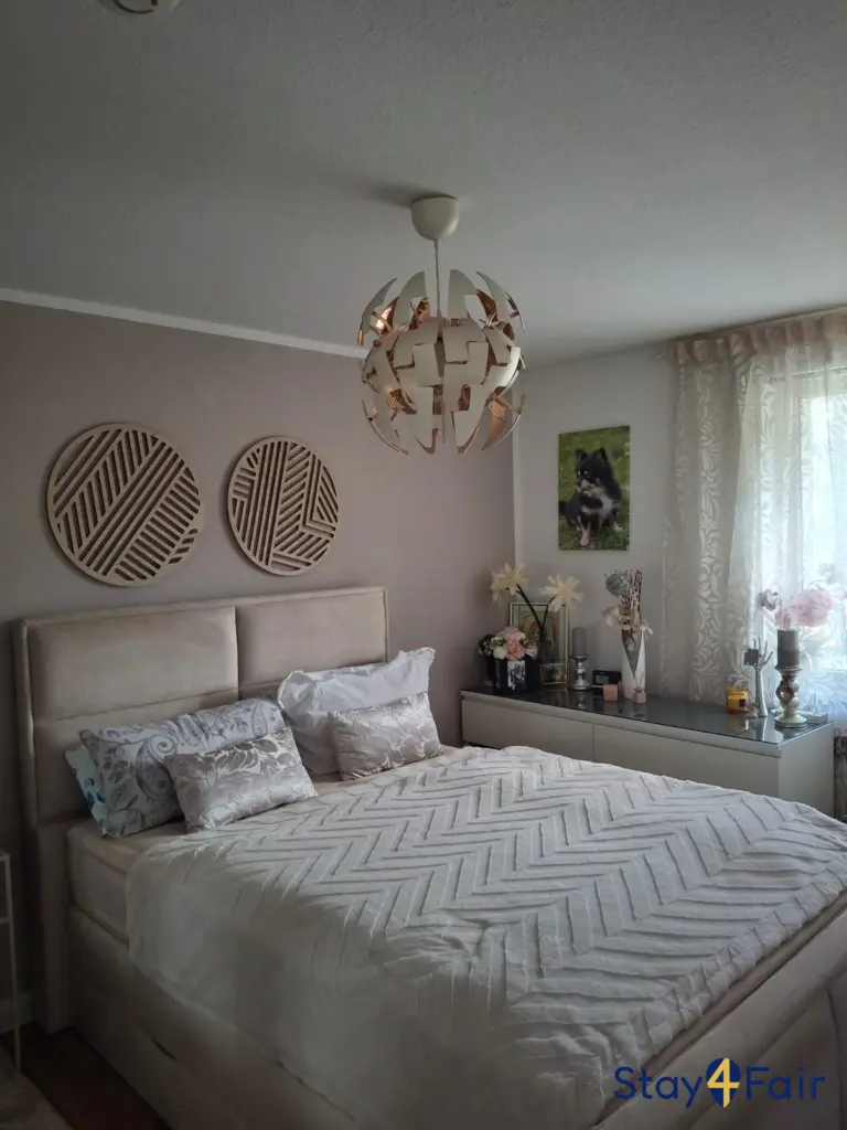 bedroom in apartment near Hannover Messe Ost entrance