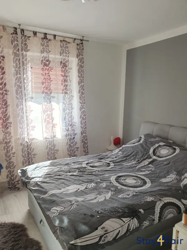 bedroom in apartment 1000 meters from Hannover Messe