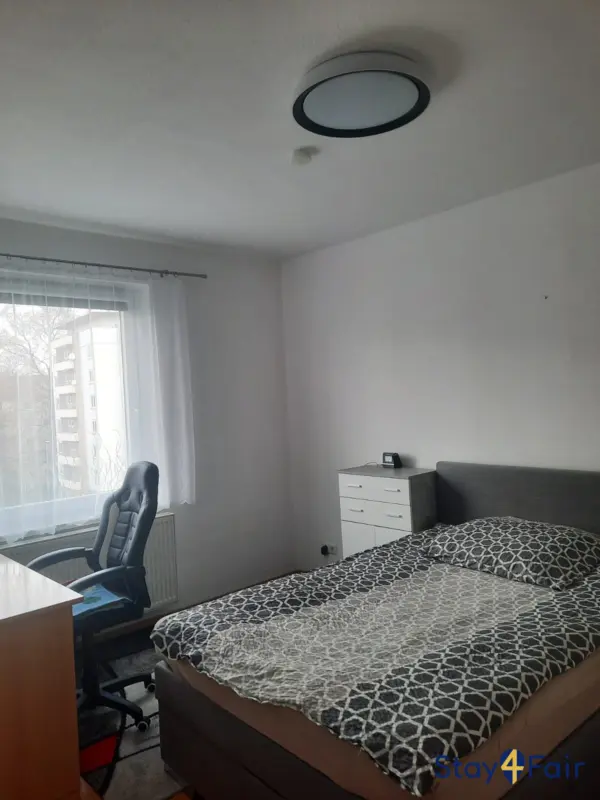 bedroom with double bed in apartment near Hannover center