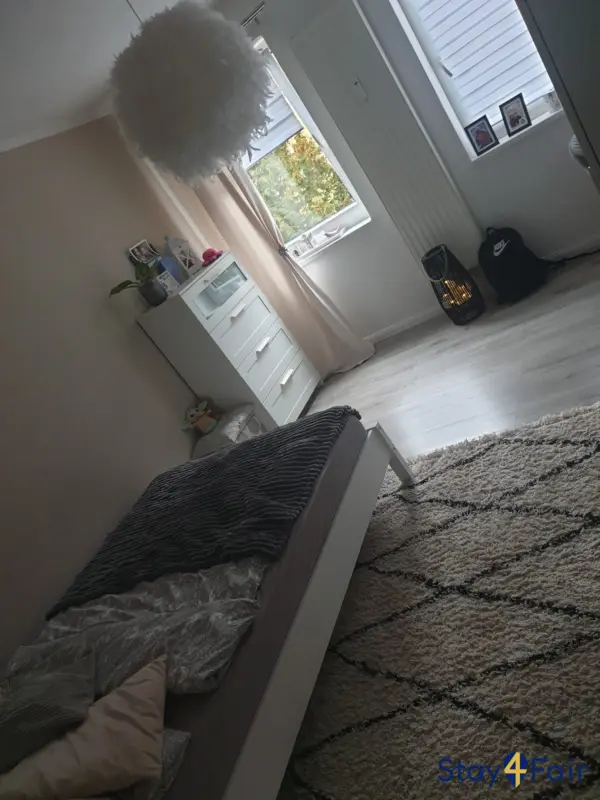 bedroom in apartment near Hannover exhibition center north entrance