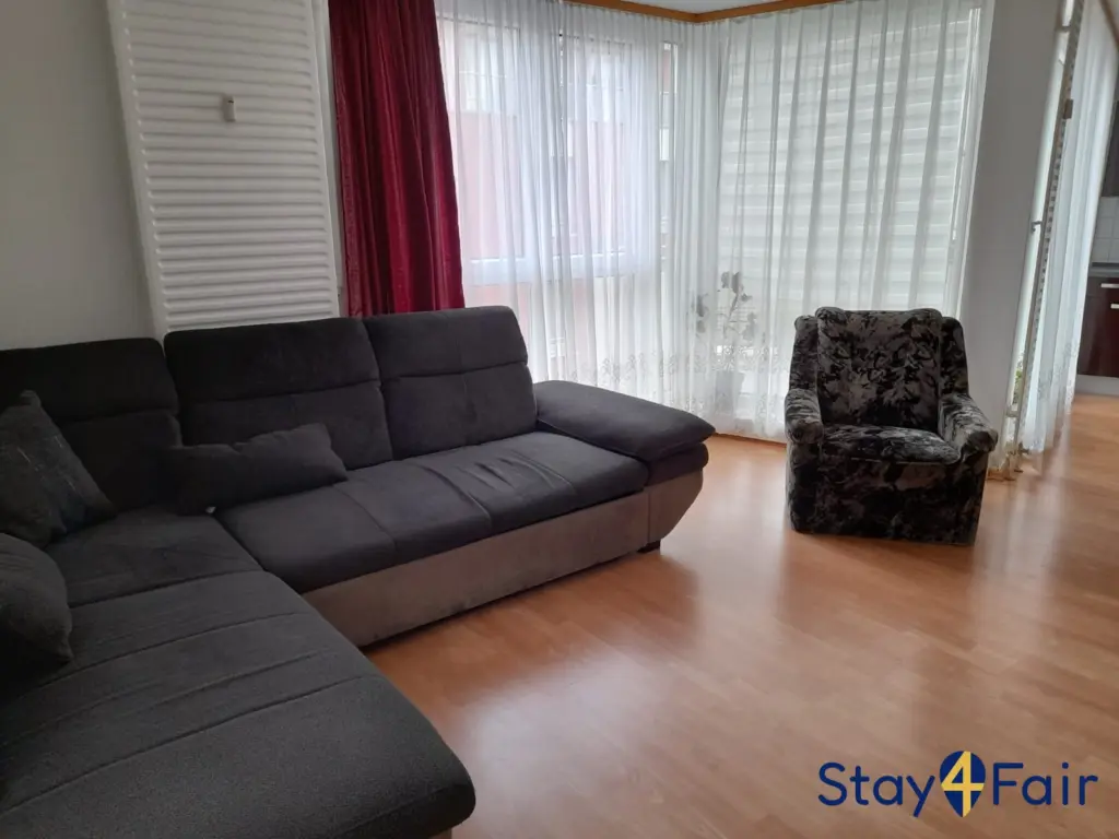 clean living room in 2 room apartment near Hannover Messe Ost