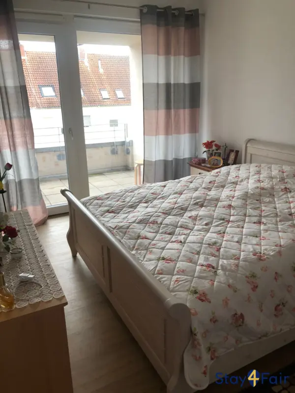 bedroom with large double bed in apartment near Hannover exhibition center