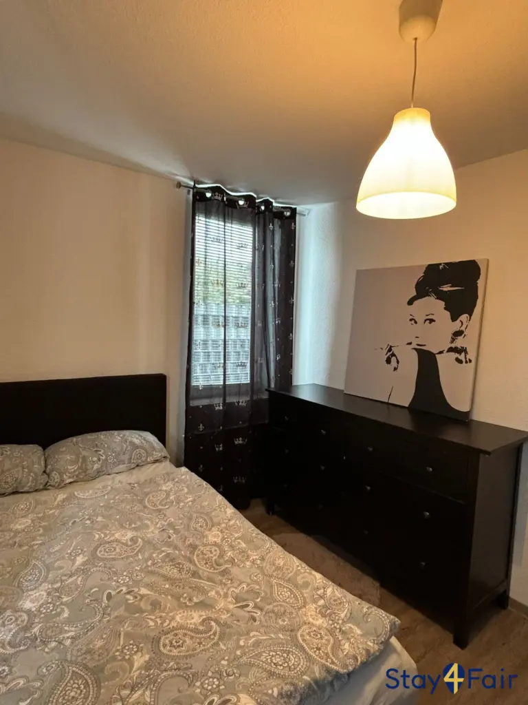 bedroom in apartment near Hannover exhibition center
