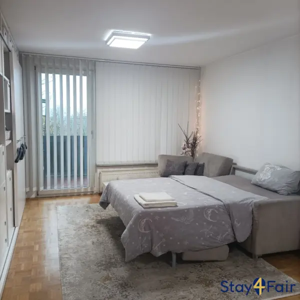 clean and spacious living room in 4 room apartment Hannover near Messe Ost