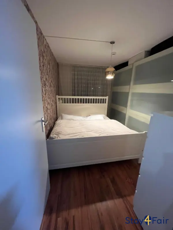 bedroom with double bed in apartment near Hannover exhibition center