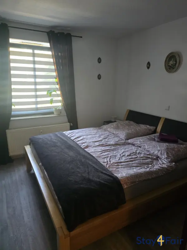 bedroom with double bed in apartment near Hannover Messe