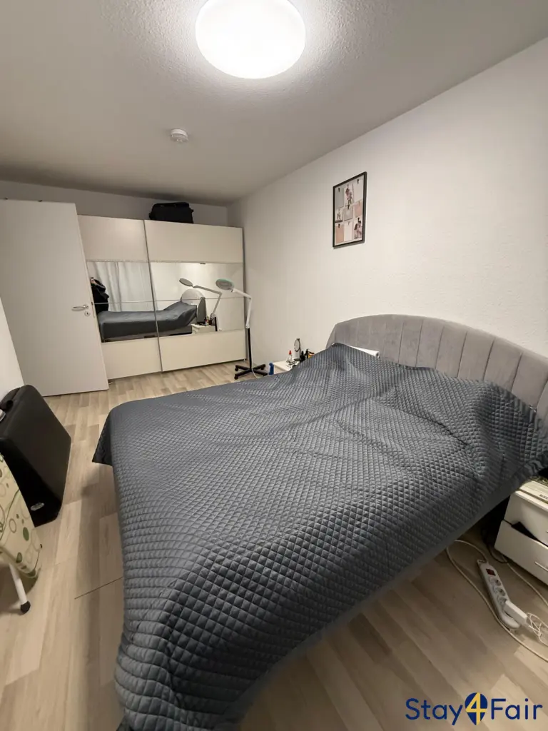 bedroom in apartment near Hannover Messe Ost entrance