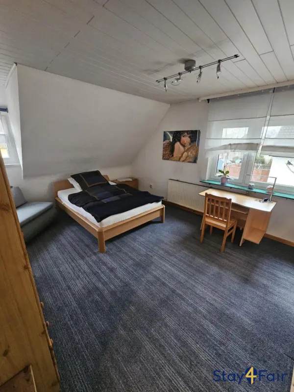 bedroom in 3 room apartment near Hannover fairground